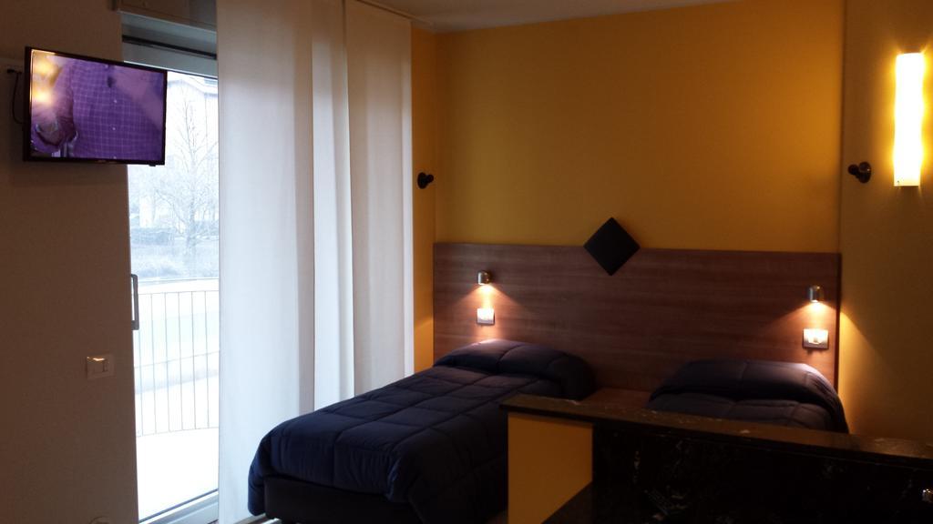Residence Luna Di Monza Værelse billede