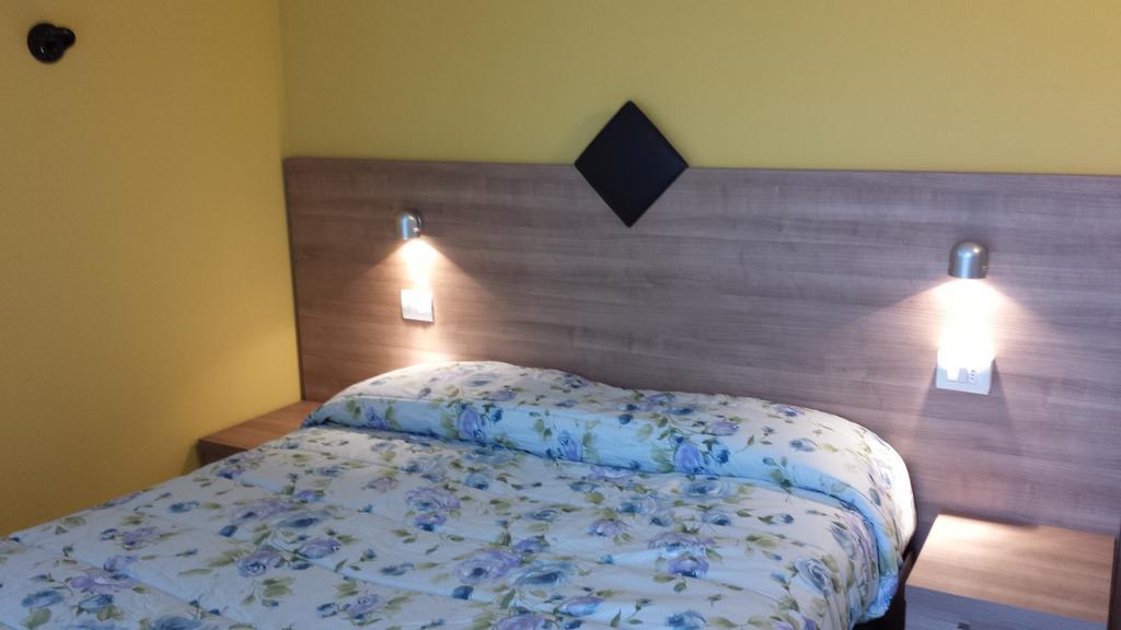 Residence Luna Di Monza Værelse billede